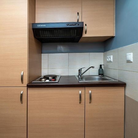 Ideally Located Apartment In Central Athen Eksteriør billede