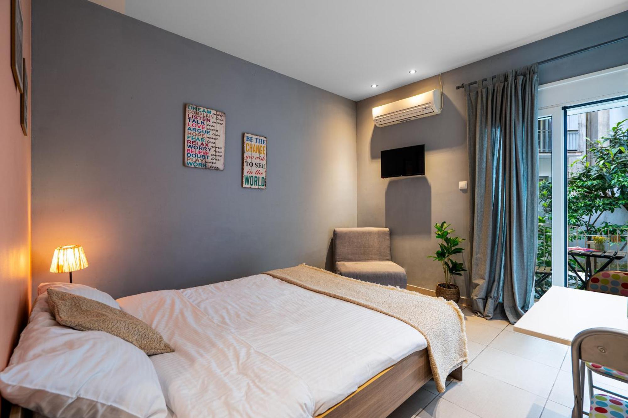 Ideally Located Apartment In Central Athen Eksteriør billede