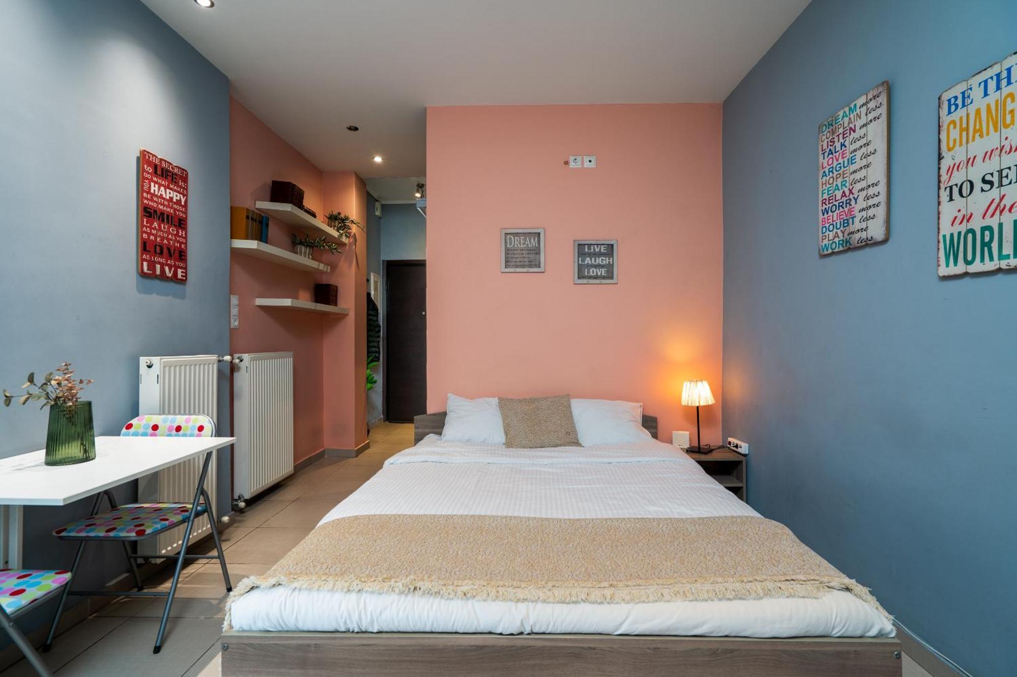Ideally Located Apartment In Central Athen Eksteriør billede