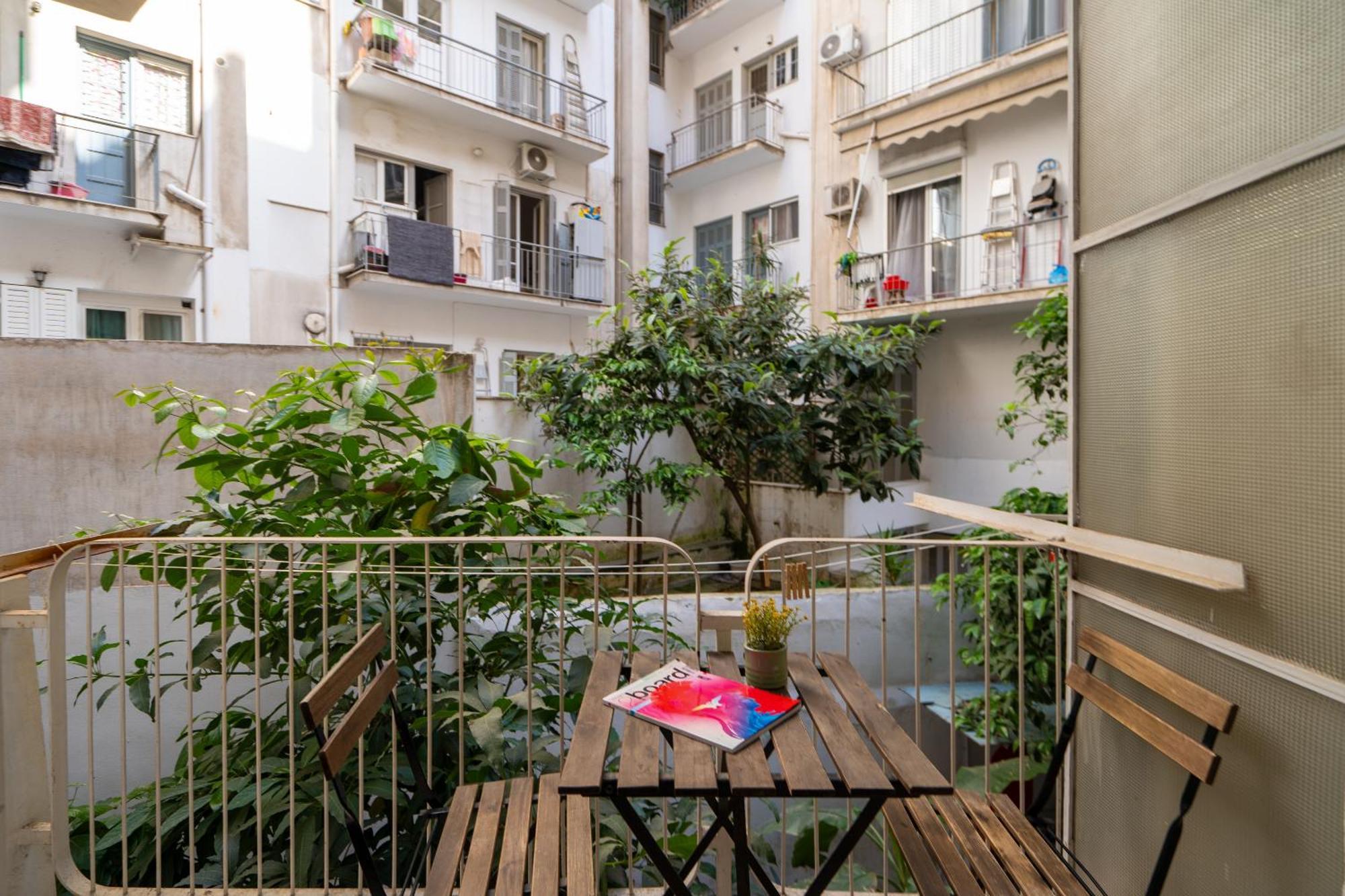Ideally Located Apartment In Central Athen Eksteriør billede